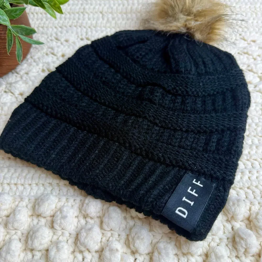 NEW DIFF EYEWEAR Knit Beanie Faux Fur Pompom